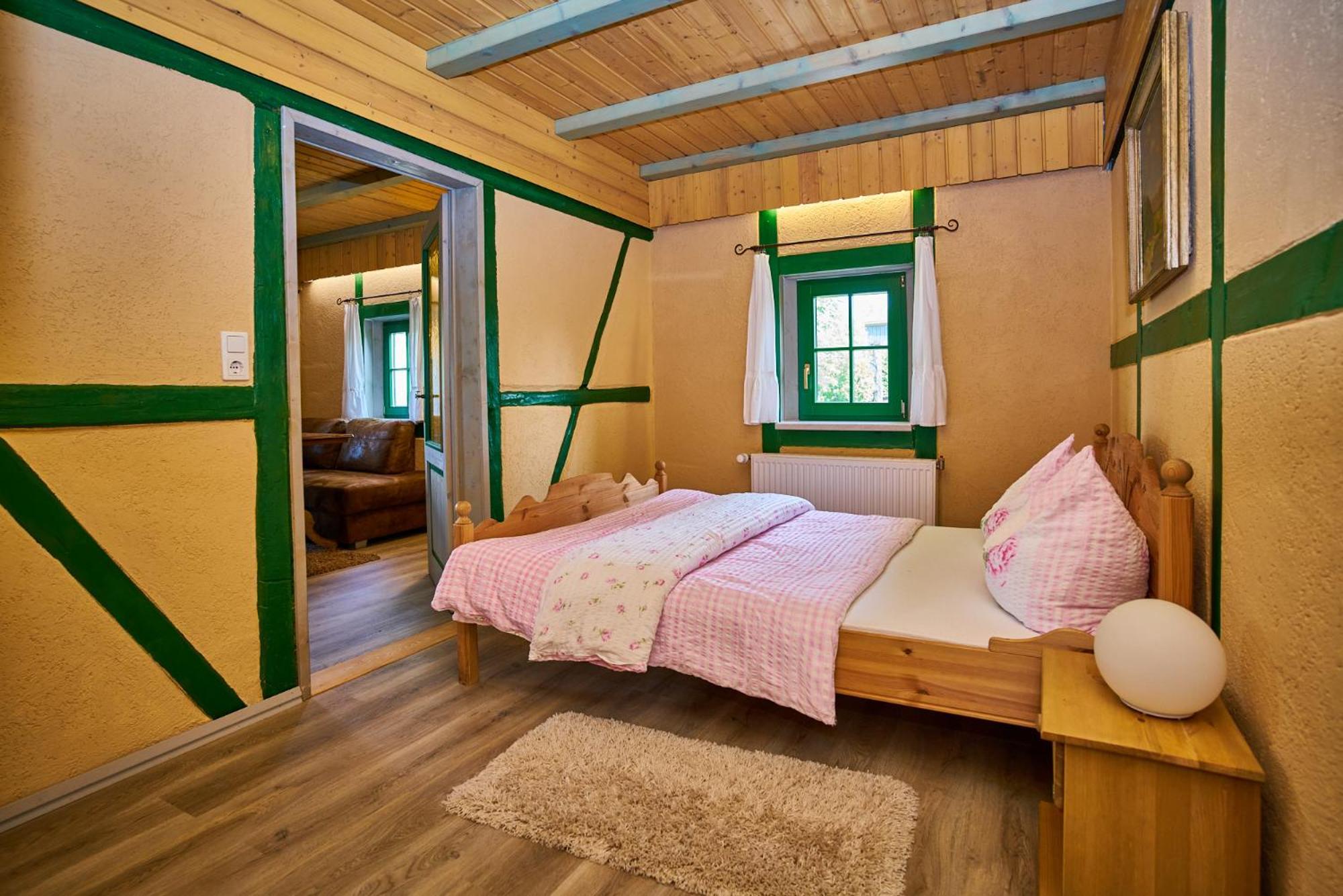 Hotel Olbernhau Mit Sauna - Kleines Landhotel Zur Ofenschenke Esterno foto